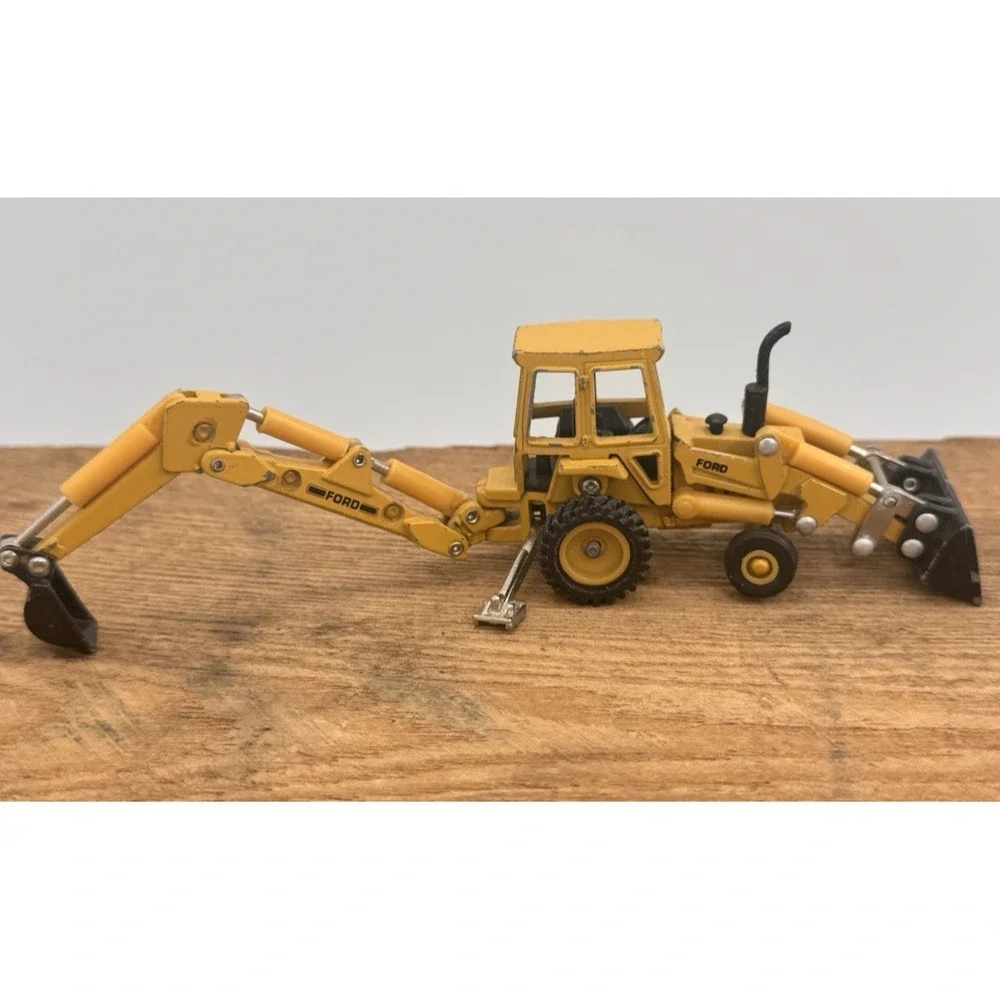 Vintage ERTL Ford Tractor Loader Backhoe Diecast Toy 2288ZD Dyersville Iowa